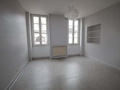 APPARTEMENT T1 A LOUER - GIVRY - 29 m2 - 417 € charges comprises par mois