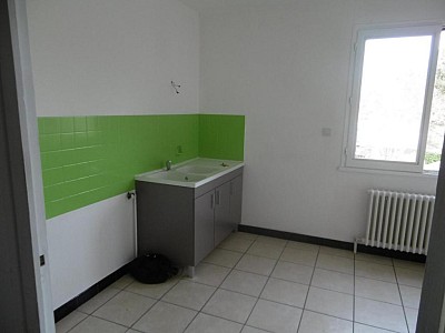 APPARTEMENT T2 A LOUER - PARAY LE MONIAL - 52.35 m2 - 408�&euro; charges comprises par mois