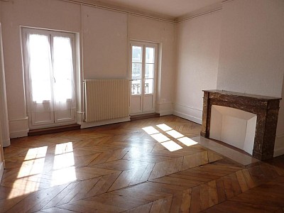 APPARTEMENT T4 A LOUER - AUTUN CENTRE - 107.19 m2 - 542�&euro; charges comprises par mois