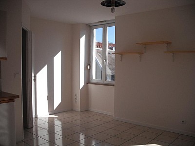 APPARTEMENT T1 A LOUER - DIJON CENTRE VILLE - 20 m2 - 510€ charges comprises par mois