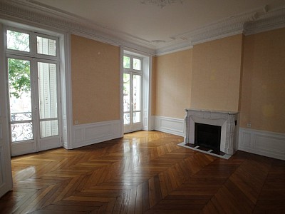 APPARTEMENT T5 A LOUER - CHALON SUR SAONE - 155 m2 - 1 048 € charges comprises par mois
