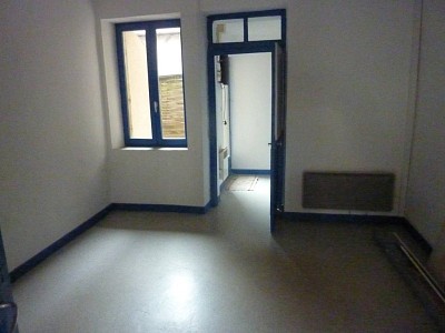 LOCAL COMMERCIAL A LOUER - AUTUN - 32 m2 - 315 € HC par mois