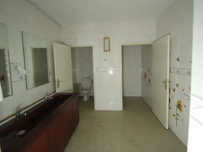 LOCAL D ACTIVITE A VENDRE - AUTUN - 561,89 m2 - 114900 € 