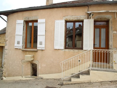 MAISON A LOUER - DEZIZE LES MARANGES - 71,97 m2 - 550 € charges comprises par mois
