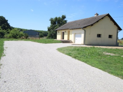 Maison de plain pied avec garage et terrain. A VENDRE - BRUAILLES - 63 m2 - 149 900 €