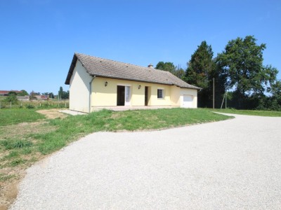 Maison de plain pied avec garage et terrain. A VENDRE - BRUAILLES - 63 m2 - 149900 €
