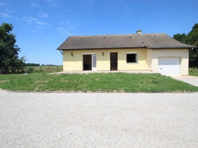 Maison de plain pied avec garage et terrain. A VENDRE - BRUAILLES - 63 m2 - 149900 €
