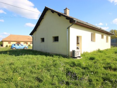 Maison de plain pied avec garage et terrain. A VENDRE - BRUAILLES - 63 m2 - 149 900 €