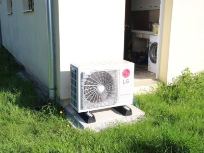 Maison de plain pied avec garage et terrain. A VENDRE - BRUAILLES - 63 m2 - 149900 €