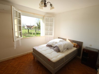 Maison de plain pied avec garage et terrain. A VENDRE - BRUAILLES - 63 m2 - 149900 €
