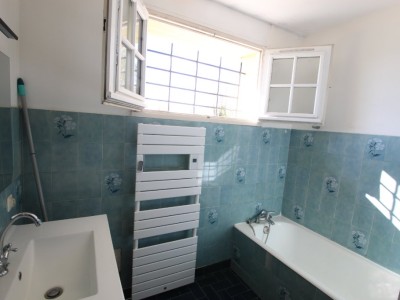 Maison de plain pied avec garage et terrain. A VENDRE - BRUAILLES - 63 m2 - 149900 €