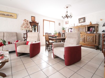 MAISON SUR SOUS SOL A VENDRE - CHAMPFORGEUIL - 145 m2 - 235000 €