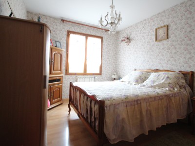 MAISON SUR SOUS SOL A VENDRE - CHAMPFORGEUIL - 145 m2 - 235000 €