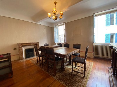 MAISON - CHAROLLES - 169,45 m2 - 102000 €