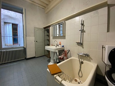 MAISON - CHAROLLES - 169,45 m2 - 102000 €