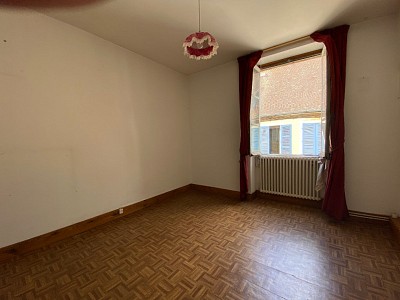 MAISON - CHAROLLES - 169,45 m2 - 102000 €