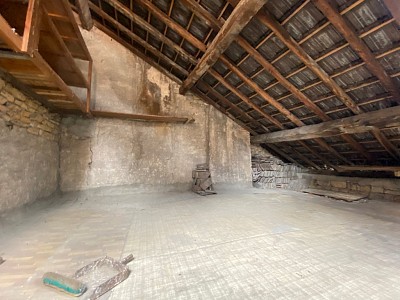 MAISON - CHAROLLES - 169,45 m2 - 102000 €