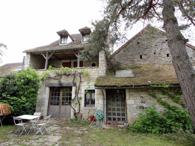 MAISON A VENDRE - CHATENOY LE ROYAL - 263 m2 - 259000 €
