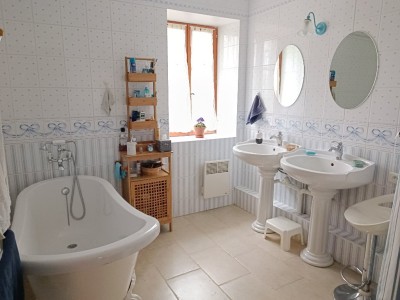 MAISON A VENDRE - ESBARRES - 141,85 m2 - 264000 €