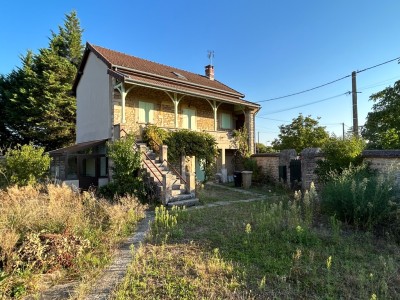 MAISON EN PIERRES AVEC JARDIN A VENDRE - LAIVES - 113 m2 - 192600 €