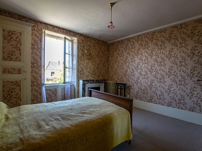 MAISON A VENDRE - MARCILLY LES BUXY - 265 m2 - 120000 €