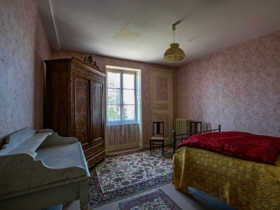 MAISON A VENDRE - MARCILLY LES BUXY - 265 m2 - 120000 €