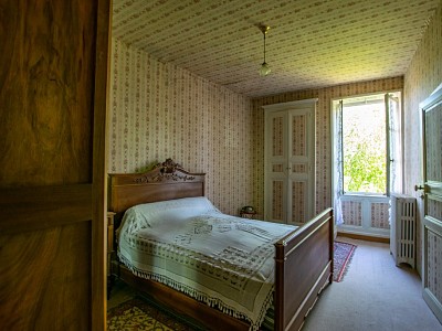 MAISON A VENDRE - MARCILLY LES BUXY - 265 m2 - 120000 €