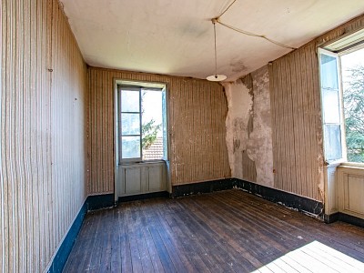 MAISON A VENDRE - MARCILLY LES BUXY - 265 m2 - 120000 €