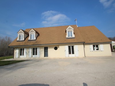 pavillon 4 chambres et ateliers garages A VENDRE - ALLERIOT - 246 m2 - 380000 €