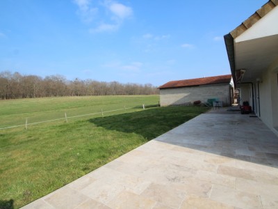 pavillon 4 chambres et ateliers garages A VENDRE - ALLERIOT - 246 m2 - 380000 €