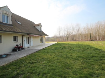 pavillon 4 chambres et ateliers garages A VENDRE - ALLERIOT - 246 m2 - 380000 €