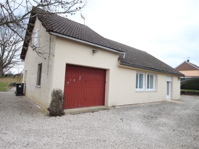 Maison avec garages et dpendances. - MONTRET - 92 m2 - VENDU