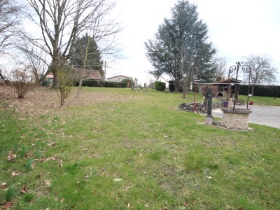 Maison avec garages et dpendances. - MONTRET - 92 m2 - VENDU