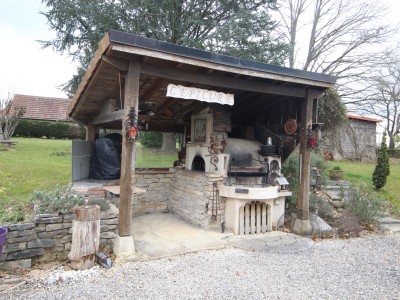 Maison avec garages et dpendances. - MONTRET - 92 m2 - VENDU