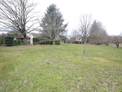 Maison avec garages et dpendances. - MONTRET - 92 m2 - VENDU