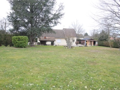 Maison avec garages et dpendances. - MONTRET - 92 m2 - VENDU