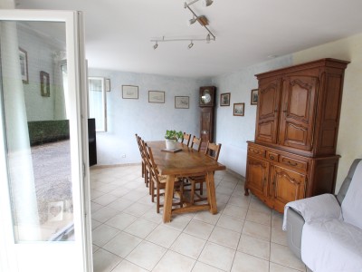 Maison avec garages et dpendances. - MONTRET - 92 m2 - VENDU