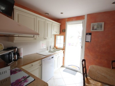 Maison avec garages et dpendances. - MONTRET - 92 m2 - VENDU