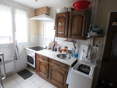 Maison avec garages et dpendances. - MONTRET - 92 m2 - VENDU