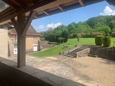 MAISON EN PIERRES AVEC DPENDANCES A VENDRE - NANTON - 118 m2 - 203000 €