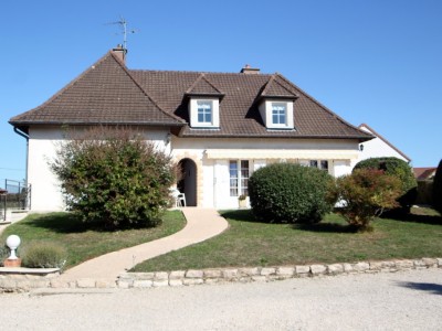 MAISON SUR SOUS SOL COMPLET A VENDRE - OUROUX SUR SAONE - 143 m2 - 270000 €