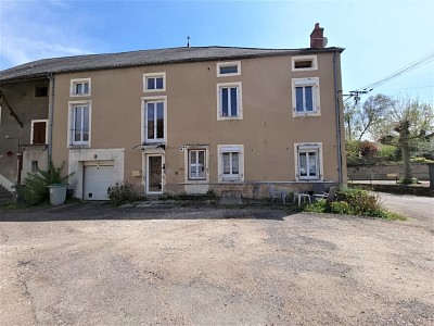 Maison de village A VENDRE - PARIS L HOPITAL - 301 m2 - 145 000 €