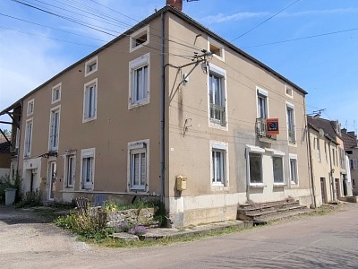 Maison de village A VENDRE - PARIS L HOPITAL - 301 m2 - 145 000 €