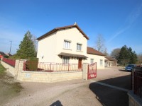 Villa avec terrain et piscine, A VENDRE - PIERRE DE BRESSE - 183 m2 - 280 000 &euro;