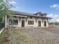 Maison de plain pied avec dépendances et terrain. - ROMENAY - 168 m2 - VENDU