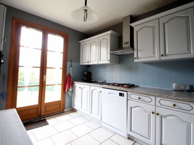 MAISON SUR SOUS SOL COMPLET A VENDRE - SASSENAY - 89 m2 - 245000 €