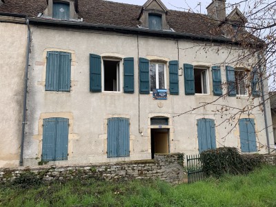 IMMEUBLE/MAISON DE VILLE AVEC JARDIN ET GRANGE A VENDRE - SENNECEY LE GRAND - 190 m2 - 185000 €