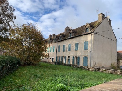IMMEUBLE/MAISON DE VILLE AVEC JARDIN ET GRANGE A VENDRE - SENNECEY LE GRAND - 190 m2 - 185000 €