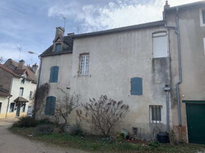 IMMEUBLE/MAISON DE VILLE AVEC JARDIN ET GRANGE A VENDRE - SENNECEY LE GRAND - 190 m2 - 185000 €