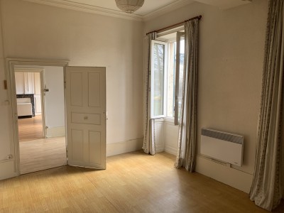 IMMEUBLE/MAISON DE VILLE AVEC JARDIN ET GRANGE A VENDRE - SENNECEY LE GRAND - 190 m2 - 185000 €
